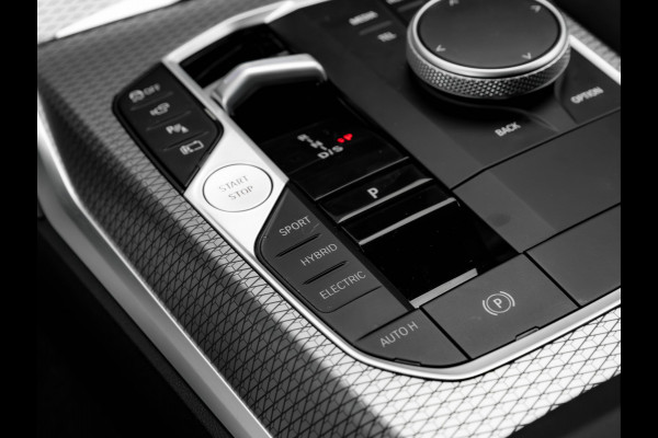 BMW 3 Serie Touring 330e xDrive - M-Sport - LCI 2 - Memoryzetel - Head-up - Driving + Parking Ass