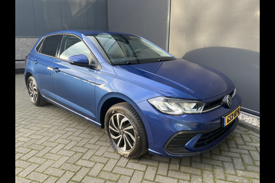 Volkswagen Polo 1.0 TSI Life Edition Achteruitrijcamera - Cruise control - Airco - Apple carplay - Navigatiesysteem - Parkeersensoren voor en achter - Licht metalen velgen 15 inch - Radio - Stuur multifunctioneel - Extra getint glas achter - Elektrische ramen voor en achter - Regensensor - Start/stop systeem