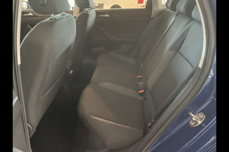 Volkswagen Polo 1.0 TSI Life Edition Achteruitrijcamera - Cruise control - Airco - Apple carplay - Navigatiesysteem - Parkeersensoren voor en achter - Licht metalen velgen 15 inch - Radio - Stuur multifunctioneel - Extra getint glas achter - Elektrische ramen voor en achter - Regensensor - Start/stop systeem