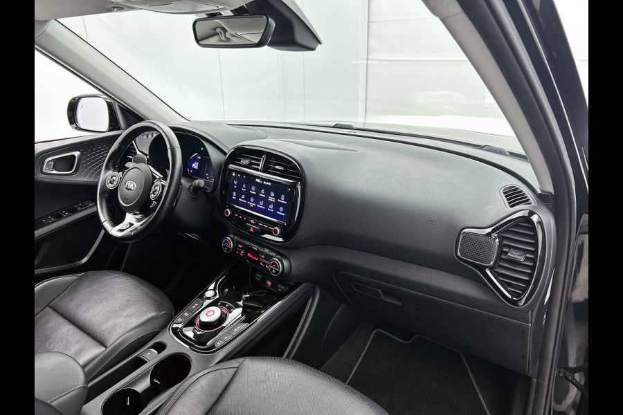 Kia e-Soul 150kW / 64kWh / SOH 100% / Executive line / Leder / TV. DVD scherm / Xenon / Navigatie / Airco-ecc. / Apk 12-2026