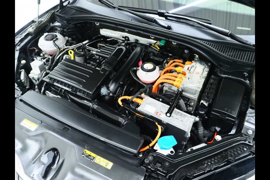 Škoda Superb Combi 1.4 TSI iV 218PK Style | Camera | Trekhaak | Keyless | Adaptive Cruise | Memory | Virtual | Carplay