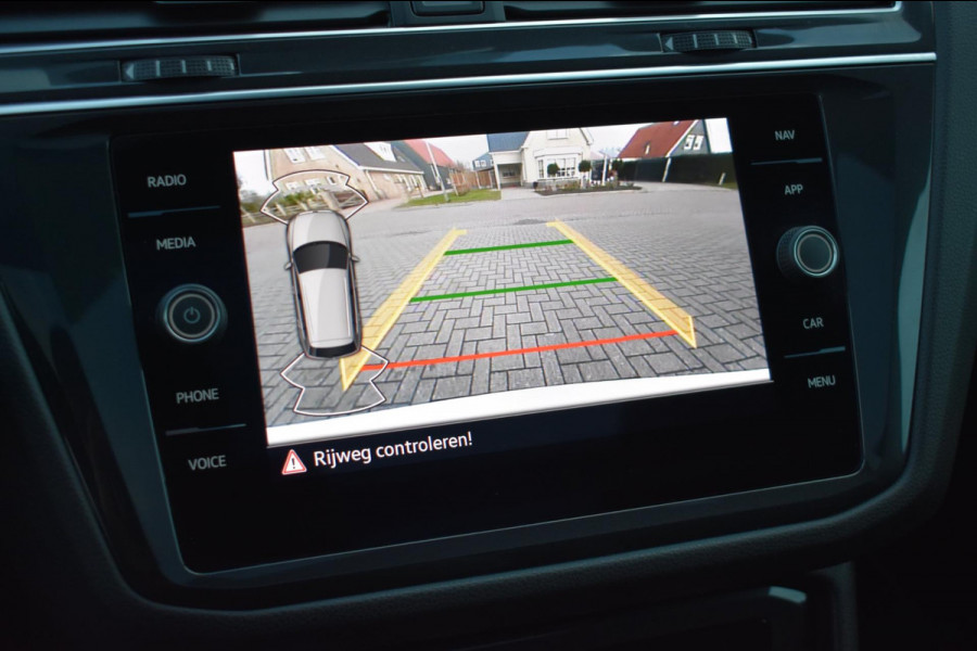 Volkswagen Tiguan 1.5 TSI R-Line | BLACK STYLE | PANORAMADAK | NAP | CAMERA | IQ LIGHT