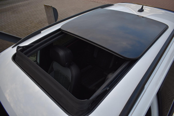 Volkswagen Tiguan 1.5 TSI R-Line | BLACK STYLE | PANORAMADAK | NAP | CAMERA | IQ LIGHT