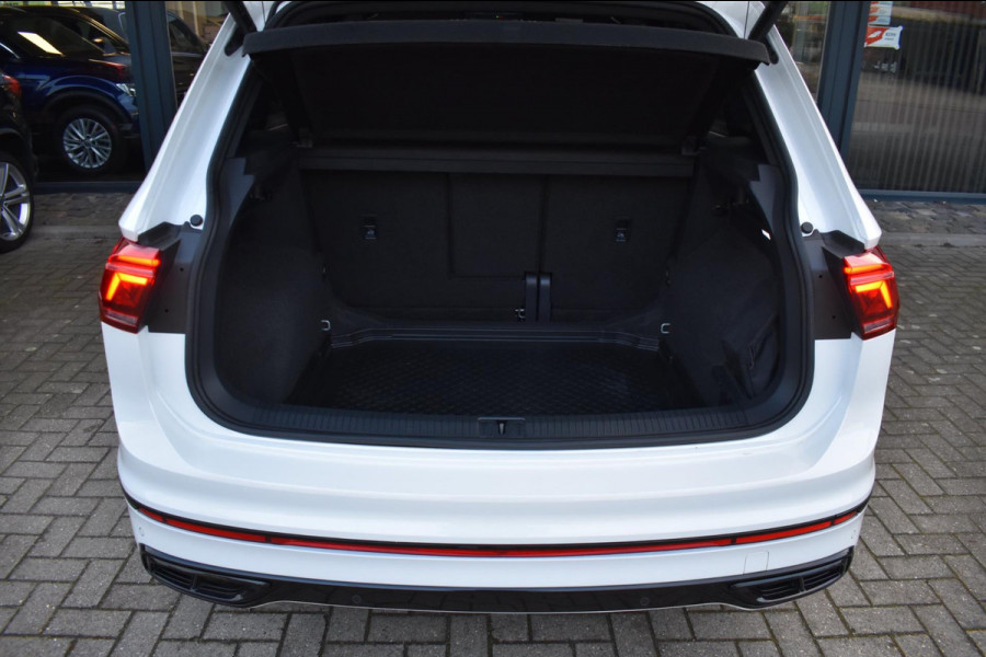 Volkswagen Tiguan 1.5 TSI R-Line | BLACK STYLE | PANORAMADAK | NAP | CAMERA | IQ LIGHT
