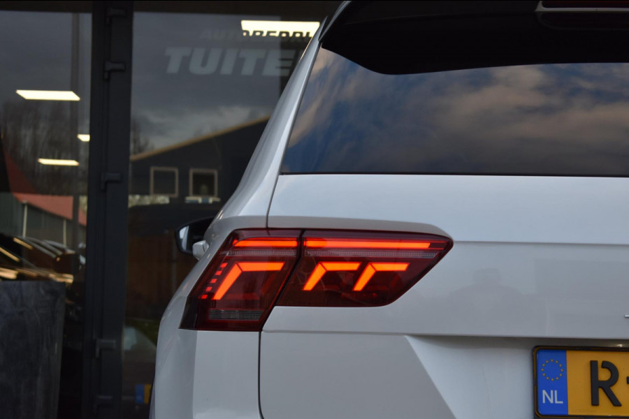 Volkswagen Tiguan 1.5 TSI R-Line | BLACK STYLE | PANORAMADAK | NAP | CAMERA | IQ LIGHT
