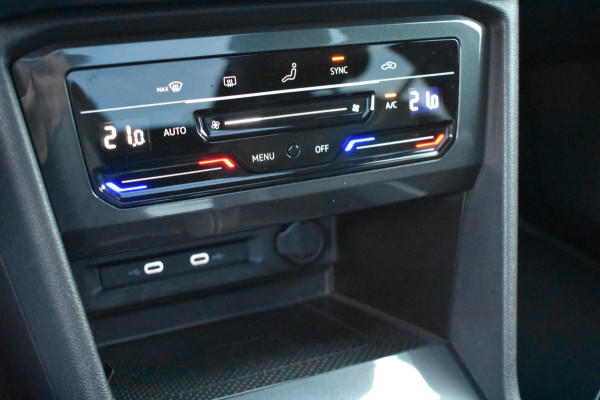 Volkswagen Tiguan 1.5 TSI R-Line | BLACK STYLE | PANORAMADAK | NAP | CAMERA | IQ LIGHT