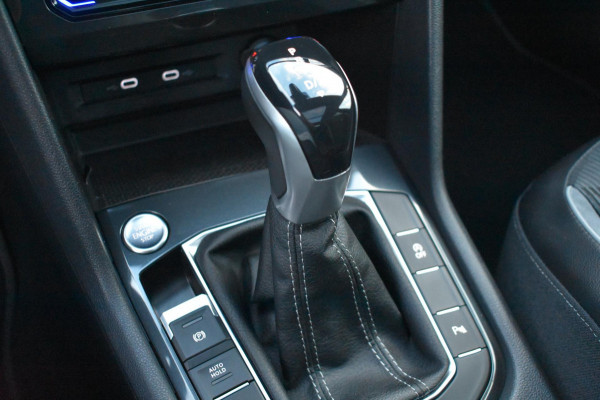 Volkswagen Tiguan 1.5 TSI R-Line | BLACK STYLE | PANORAMADAK | NAP | CAMERA | IQ LIGHT