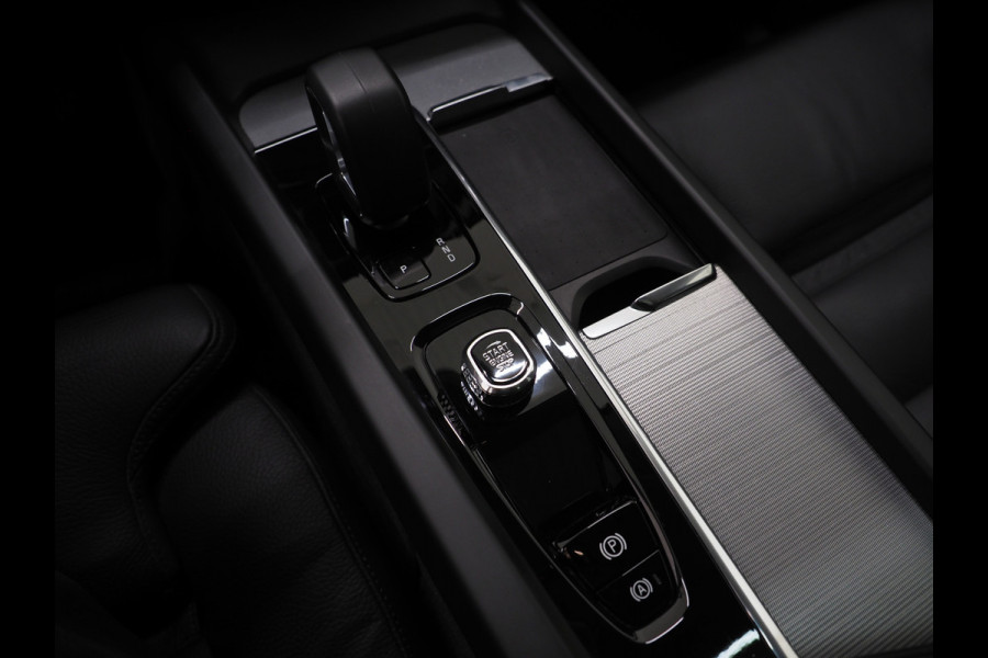 Volvo XC60 2.0 T6 Plug-in hybrid AWD Ultimate Dark Long Range | Panoramadak | Pilot Assist | Harman/Kardon | Head Up | Camera | Keyless | Carplay