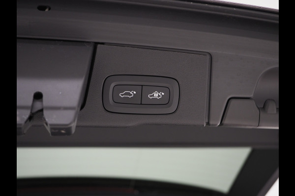 Volvo XC60 2.0 T6 Plug-in hybrid AWD Ultimate Dark Long Range | Panoramadak | Pilot Assist | Harman/Kardon | Head Up | Camera | Keyless | Carplay