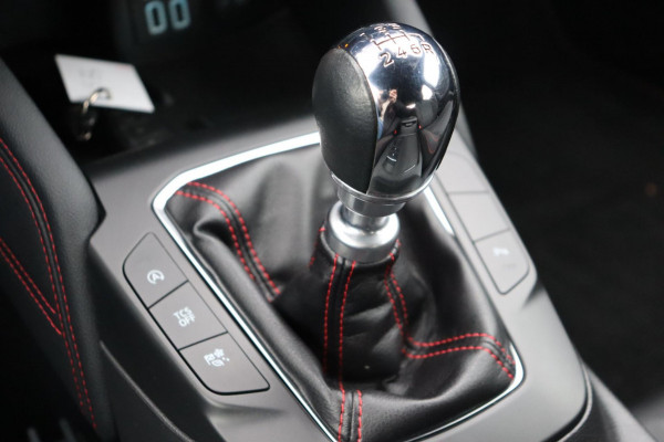 Ford Focus 1.0 EcoBoost Hybrid ST Line X Business org.NL trekhaak digi-dashboard camera