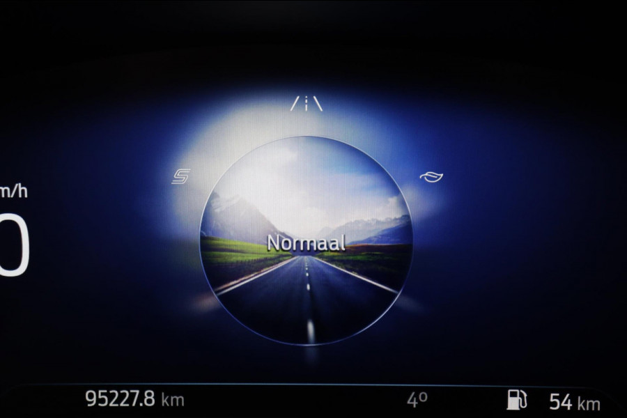 Ford Focus 1.0 EcoBoost Hybrid ST Line X Business org.NL trekhaak digi-dashboard camera