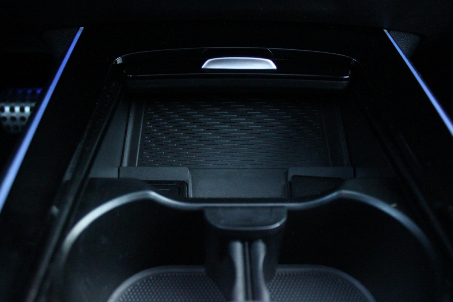 Mercedes-Benz GLA 250 e AMG LINE "NIEUW MODEL!" | PANORAMISCH SCHUIF/KANTEL DAK | SFEER VERLICHTING | ELEKTRISCH BEDIENBARE VOORSTOELEN MET GEHEUGENFUNCTIE EN "ZITKINEMATICA" | DRAADLOZE APPLE CARPLAY/ANDROID AUTO | NIGHT PAKKET: DAKRELING ZWART, ZIJRUITEN EN ACHTERRUITEN ZWART, LICHTMETALEN VELGEN 20" ZWART | HEAD UP DISPLAY | REALITY-NAVIGATIE  | 360° CAMERA | MULTI BEAM LED KOPLAMPEN | DODEHOEK DETECTIE | ADAPTIVE CRUISE CONTROL | KEYLESS GO | ELEKTRISCH BEDIENBARE ACHTERKLEP | DRAADLOZE TELEFOONLADER | SURROUND BURMESTER AUDIO | WINTERPAKKET: STUUR/STOEL VERWARMING |