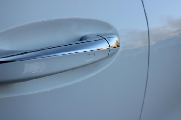 Mercedes-Benz GLA 250 e AMG LINE "NIEUW MODEL!" | PANORAMISCH SCHUIF/KANTEL DAK | SFEER VERLICHTING | ELEKTRISCH BEDIENBARE VOORSTOELEN MET GEHEUGENFUNCTIE EN "ZITKINEMATICA" | DRAADLOZE APPLE CARPLAY/ANDROID AUTO | NIGHT PAKKET: DAKRELING ZWART, ZIJRUITEN EN ACHTERRUITEN ZWART, LICHTMETALEN VELGEN 20" ZWART | HEAD UP DISPLAY | REALITY-NAVIGATIE  | 360° CAMERA | MULTI BEAM LED KOPLAMPEN | DODEHOEK DETECTIE | ADAPTIVE CRUISE CONTROL | KEYLESS GO | ELEKTRISCH BEDIENBARE ACHTERKLEP | DRAADLOZE TELEFOONLADER | SURROUND BURMESTER AUDIO | WINTERPAKKET: STUUR/STOEL VERWARMING |