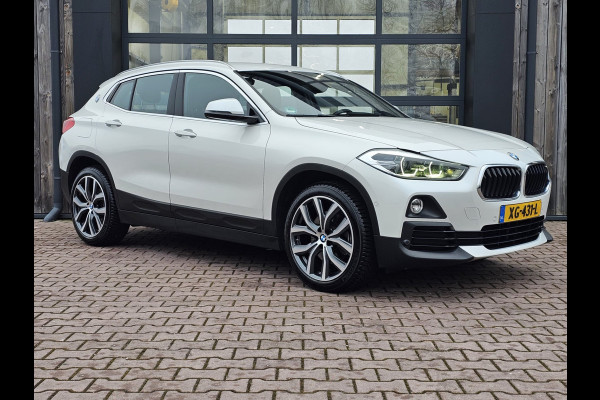 BMW X2 sDrive20i Executive | Automaat | Trekhaak | LED | Park Assist | Navi | Cruise | LMV 19" | All-seasons |