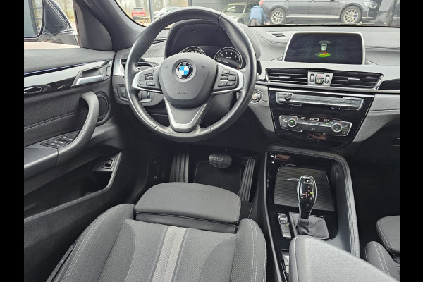 BMW X2 sDrive20i Executive | Automaat | Trekhaak | LED | Park Assist | Navi | Cruise | LMV 19" | All-seasons |