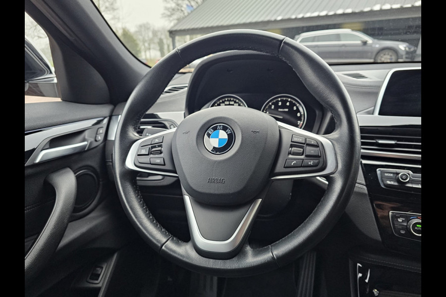 BMW X2 sDrive20i Executive | Automaat | Trekhaak | LED | Park Assist | Navi | Cruise | LMV 19" | All-seasons |