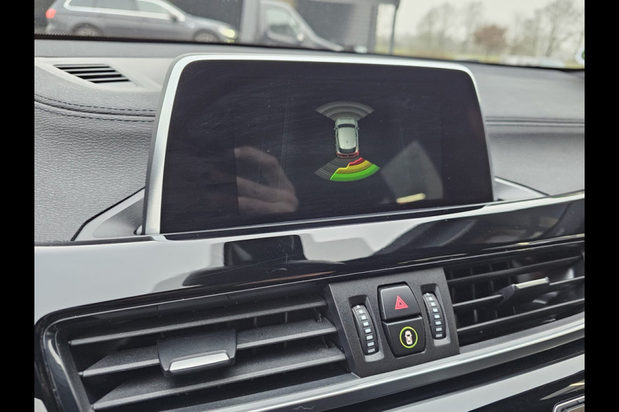 BMW X2 sDrive20i Executive | Automaat | Trekhaak | LED | Park Assist | Navi | Cruise | LMV 19" | All-seasons |