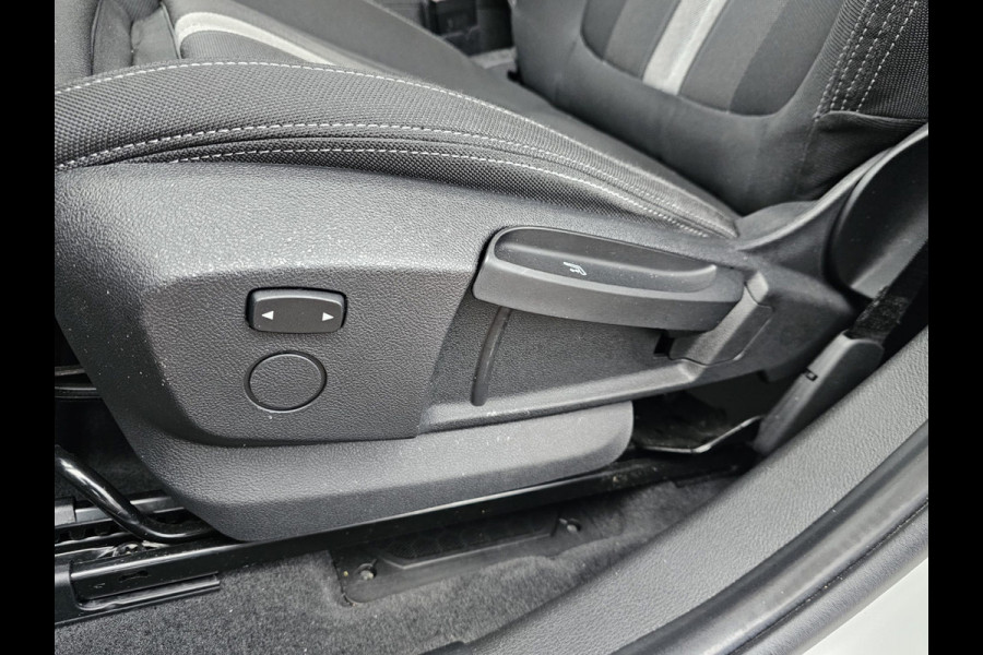 BMW X2 sDrive20i Executive | Automaat | Trekhaak | LED | Park Assist | Navi | Cruise | LMV 19" | All-seasons |