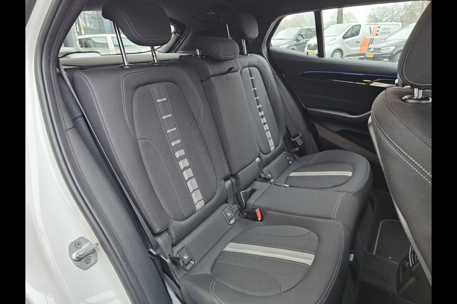 BMW X2 sDrive20i Executive | Automaat | Trekhaak | LED | Park Assist | Navi | Cruise | LMV 19" | All-seasons |