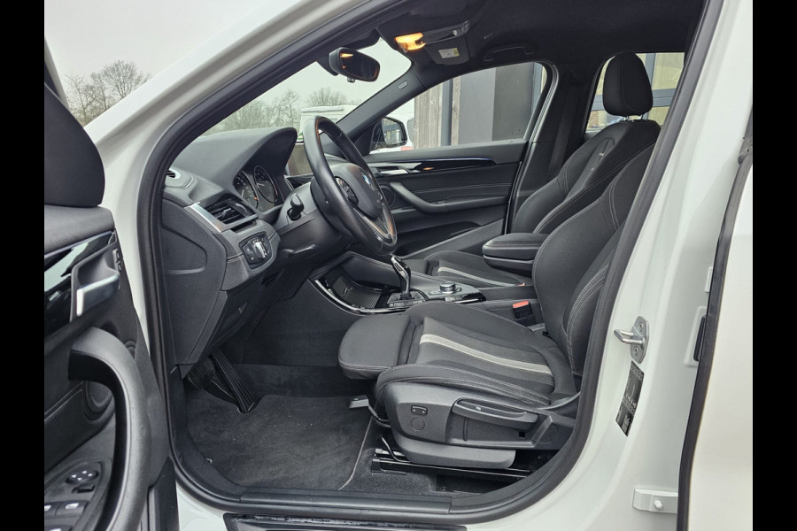 BMW X2 sDrive20i Executive | Automaat | Trekhaak | LED | Park Assist | Navi | Cruise | LMV 19" | All-seasons |