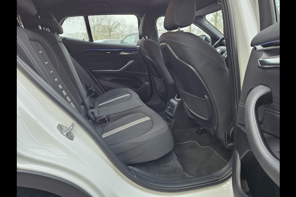 BMW X2 sDrive20i Executive | Automaat | Trekhaak | LED | Park Assist | Navi | Cruise | LMV 19" | All-seasons |