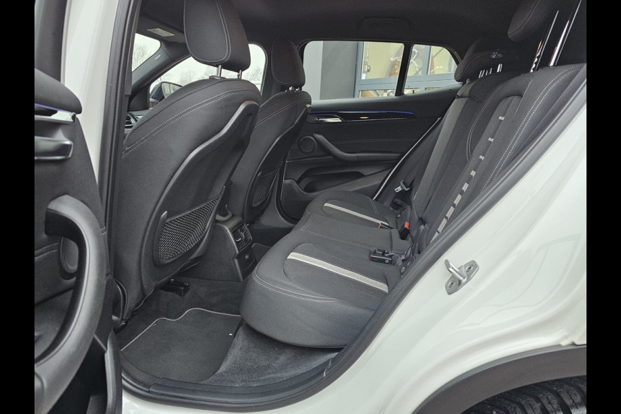 BMW X2 sDrive20i Executive | Automaat | Trekhaak | LED | Park Assist | Navi | Cruise | LMV 19" | All-seasons |