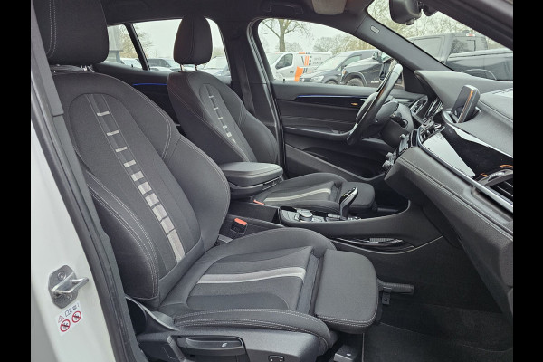 BMW X2 sDrive20i Executive | Automaat | Trekhaak | LED | Park Assist | Navi | Cruise | LMV 19" | All-seasons |
