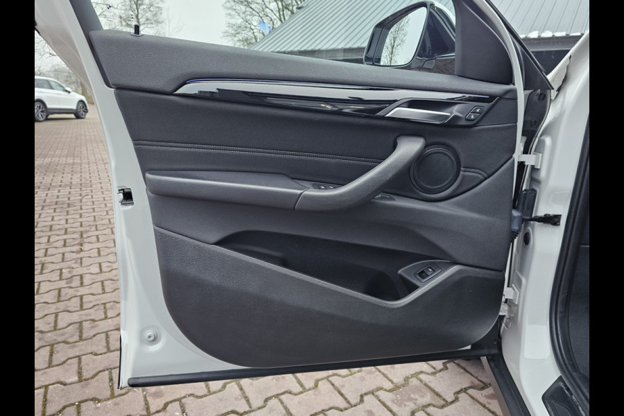 BMW X2 sDrive20i Executive | Automaat | Trekhaak | LED | Park Assist | Navi | Cruise | LMV 19" | All-seasons |