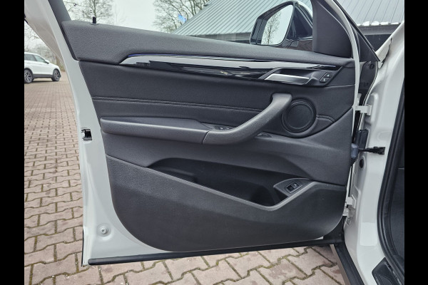 BMW X2 sDrive20i Executive | Automaat | Trekhaak | LED | Park Assist | Navi | Cruise | LMV 19" | All-seasons |