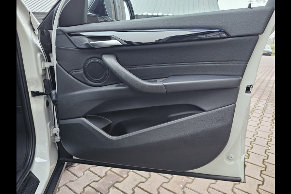 BMW X2 sDrive20i Executive | Automaat | Trekhaak | LED | Park Assist | Navi | Cruise | LMV 19" | All-seasons |