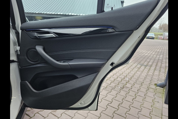 BMW X2 sDrive20i Executive | Automaat | Trekhaak | LED | Park Assist | Navi | Cruise | LMV 19" | All-seasons |