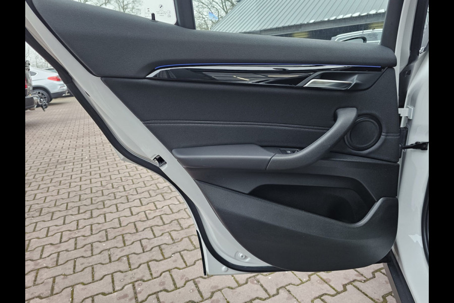 BMW X2 sDrive20i Executive | Automaat | Trekhaak | LED | Park Assist | Navi | Cruise | LMV 19" | All-seasons |