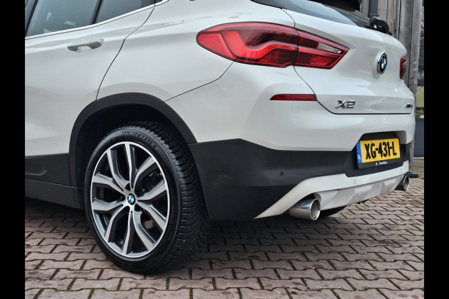 BMW X2 sDrive20i Executive | Automaat | Trekhaak | LED | Park Assist | Navi | Cruise | LMV 19" | All-seasons |