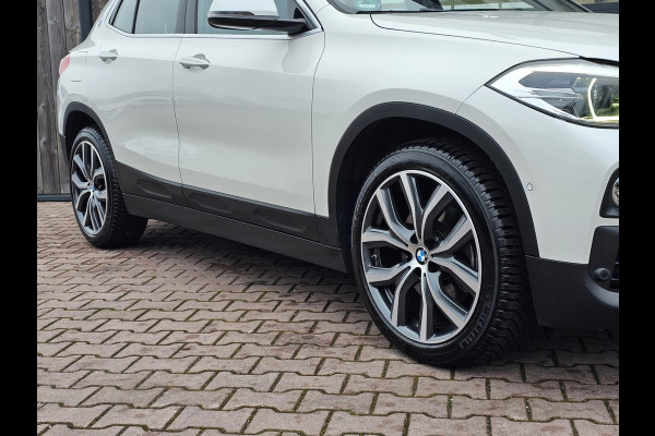 BMW X2 sDrive20i Executive | Automaat | Trekhaak | LED | Park Assist | Navi | Cruise | LMV 19" | All-seasons |
