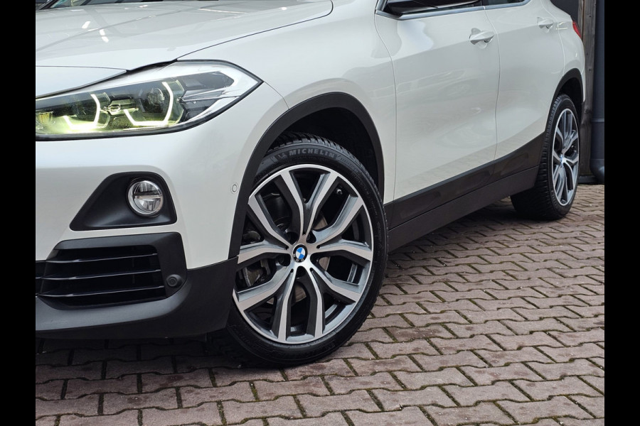 BMW X2 sDrive20i Executive | Automaat | Trekhaak | LED | Park Assist | Navi | Cruise | LMV 19" | All-seasons |