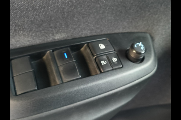 Toyota Yaris 1.5 Hybrid 115 Business Rijklaar + 12 maanden Bovag-garantie Henk Jongen Auto's in Helmond,  al 50 jaar service zoals 't hoort!