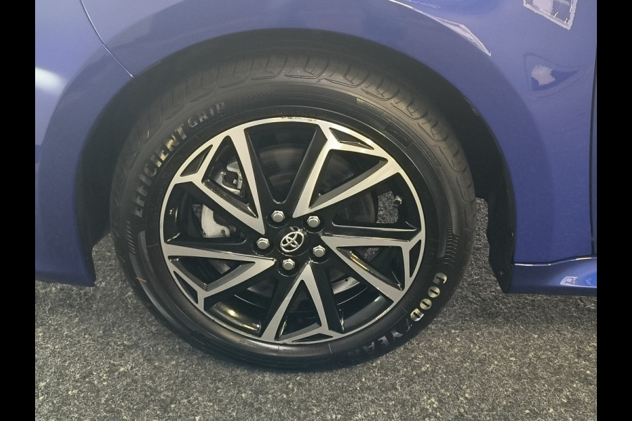 Toyota Yaris 1.5 Hybrid 115 Business Rijklaar + 12 maanden Bovag-garantie Henk Jongen Auto's in Helmond,  al 50 jaar service zoals 't hoort!