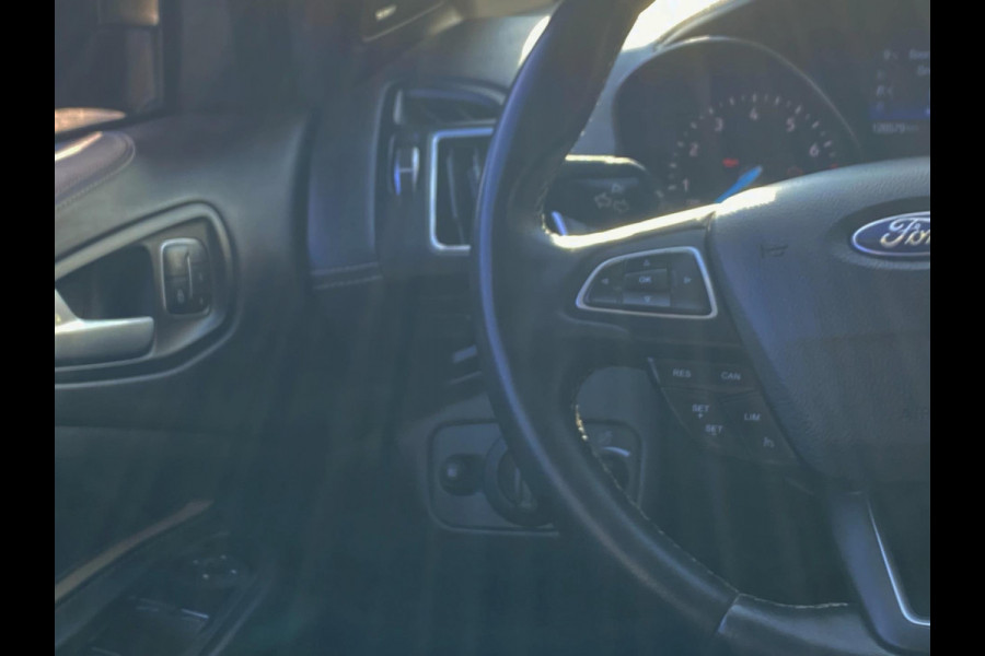 Ford Kuga 1.5 EcoBoost Vignale - Navigatie I Leer I Airco I Sport interieur & velgen I LED I PDC I Dealer onderhouden