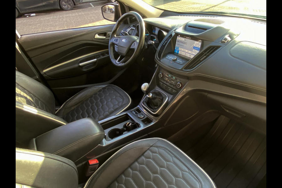 Ford Kuga 1.5 EcoBoost Vignale - Navigatie I Leer I Airco I Sport interieur & velgen I LED I PDC I Dealer onderhouden