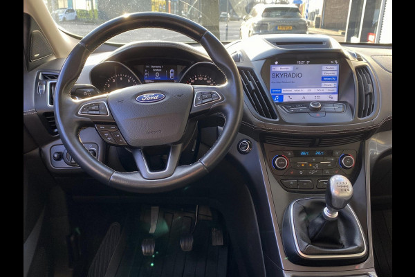 Ford Kuga 1.5 EcoBoost Vignale - Navigatie I Leer I Airco I Sport interieur & velgen I LED I PDC I Dealer onderhouden