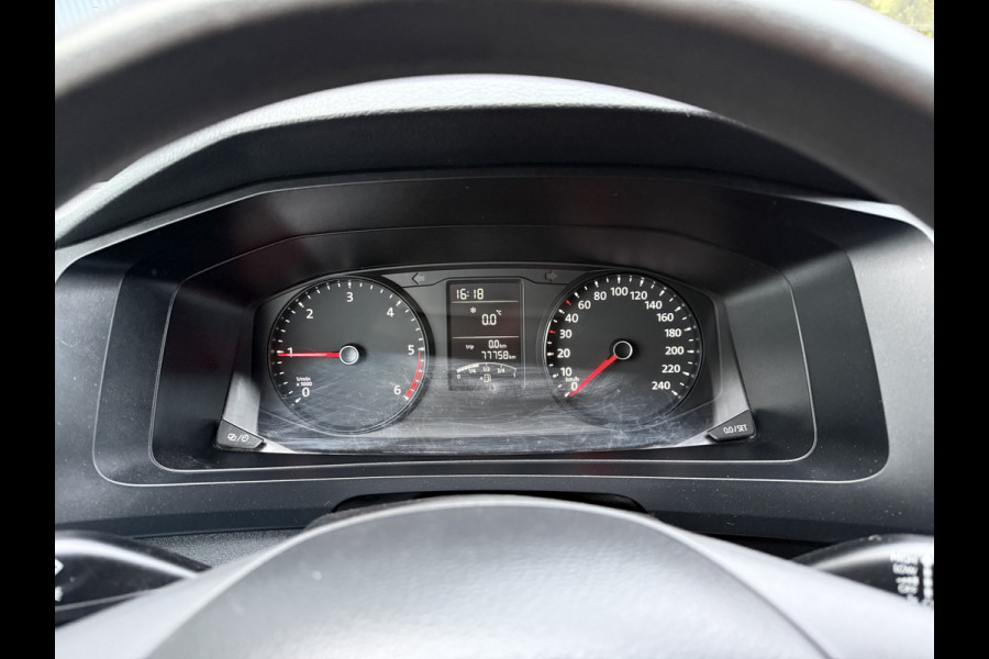 Volkswagen Transporter 2.0 TDI 150 PK / L2H1 / 1e EIG. / IMPERIAAL / TREKHAAK / AIRCO / CRUISE / PDC