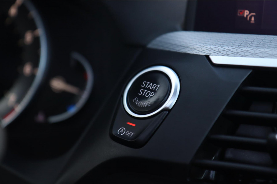 BMW X3 XDrive30i M Sport / PANO / HUD / LIVE COCKPIT / CAMERA / DEALER SERVICE