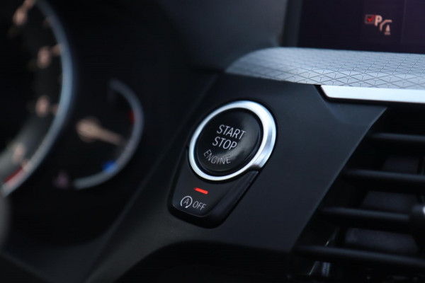 BMW X3 XDrive30i M Sport / PANO / HUD / LIVE COCKPIT / CAMERA / DEALER SERVICE