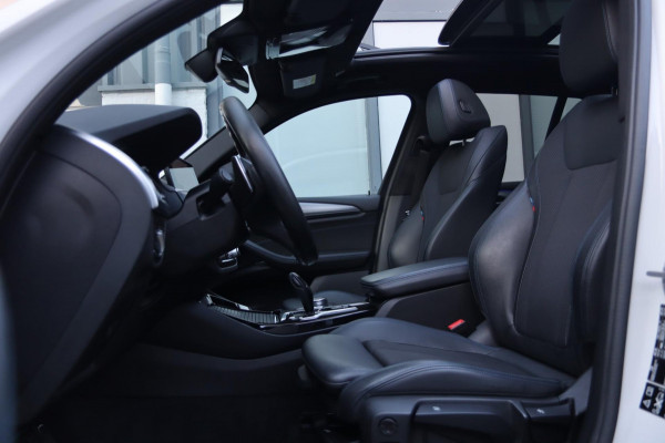 BMW X3 XDrive30i M Sport / PANO / HUD / LIVE COCKPIT / CAMERA / DEALER SERVICE