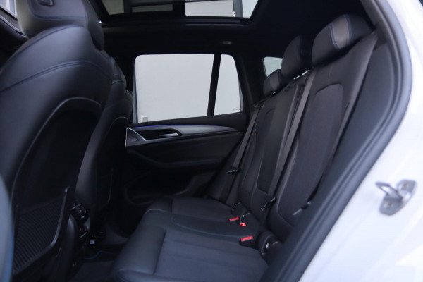 BMW X3 XDrive30i M Sport / PANO / HUD / LIVE COCKPIT / CAMERA / DEALER SERVICE