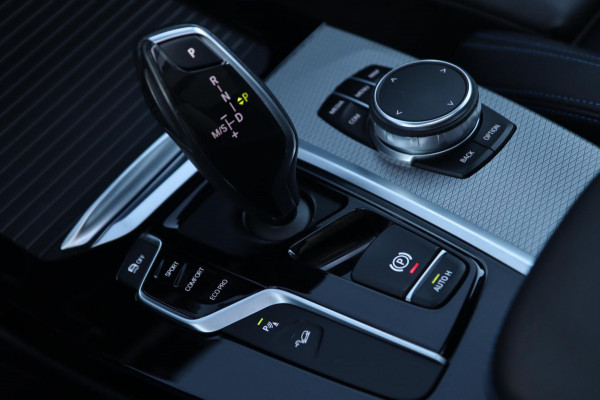 BMW X3 XDrive30i M Sport / PANO / HUD / LIVE COCKPIT / CAMERA / DEALER SERVICE