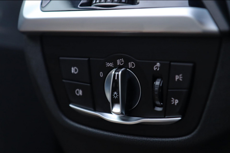 BMW X3 XDrive30i M Sport / PANO / HUD / LIVE COCKPIT / CAMERA / DEALER SERVICE