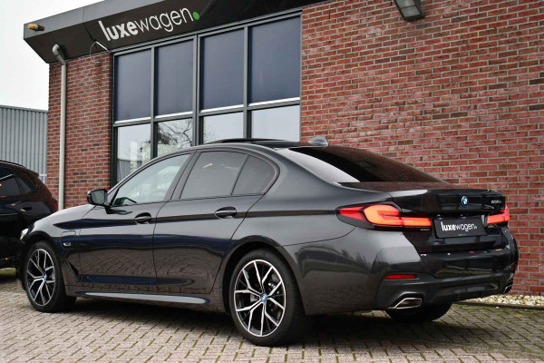 BMW 5 Serie 530e M-Sport Pano Trekh ACC HUD 360 Laser El-Klep