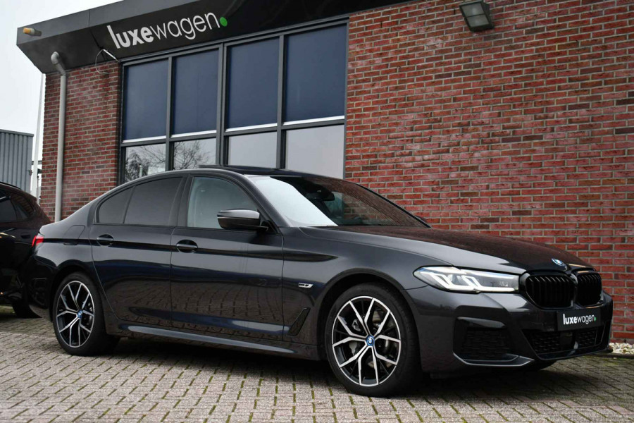 BMW 5 Serie 530e M-Sport Pano Trekh ACC HUD 360 Laser El-Klep