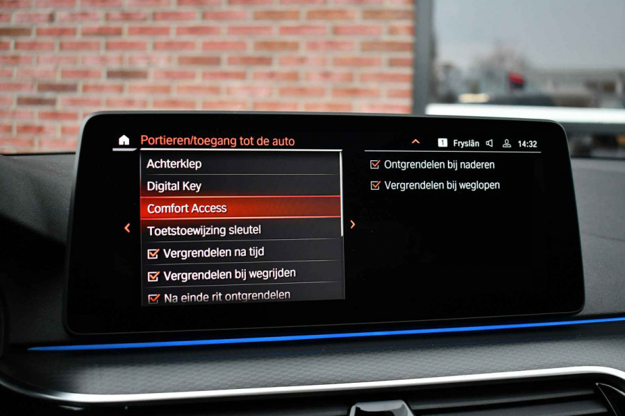 BMW 5 Serie 530e M-Sport Pano Trekh ACC HUD 360 Laser El-Klep